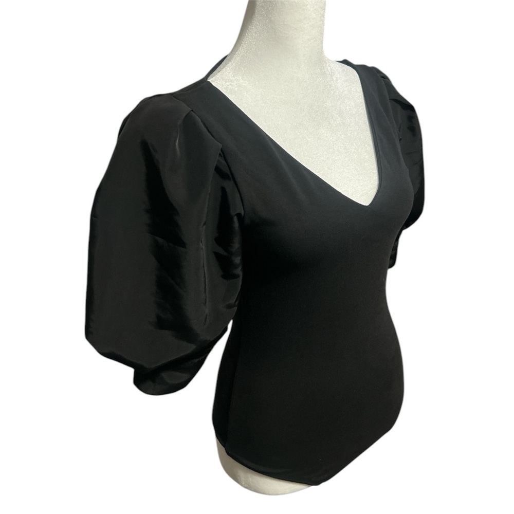 Express Cotton V-Neck Poplin Puff Sleeve Tong Bodysuit - Picture 2 of 5